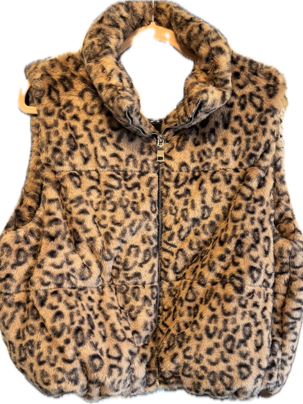Steve Madden leopard print faux-fur puffer vest with a stand collar and a front